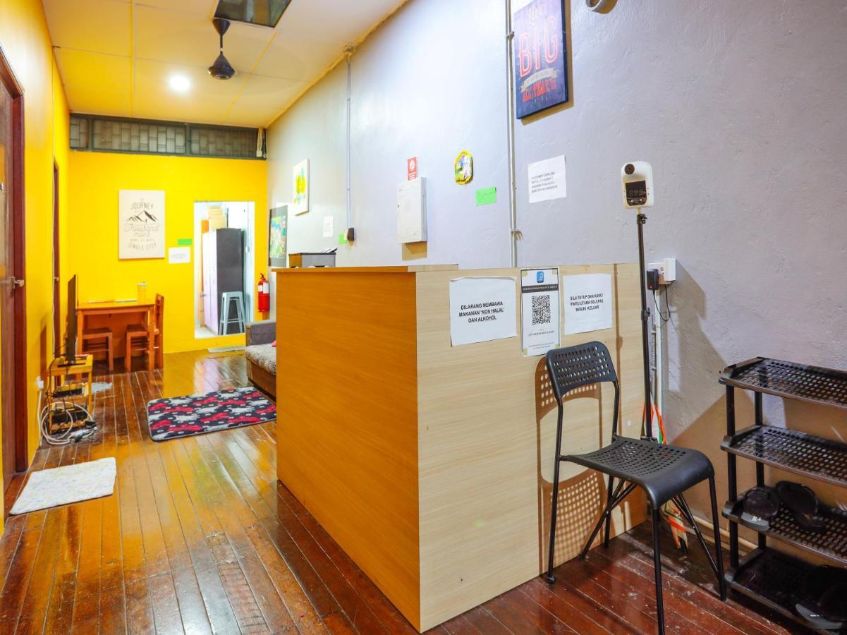 Spot On 90610 Loft Waterfront Hotel Кучинг Екстериор снимка