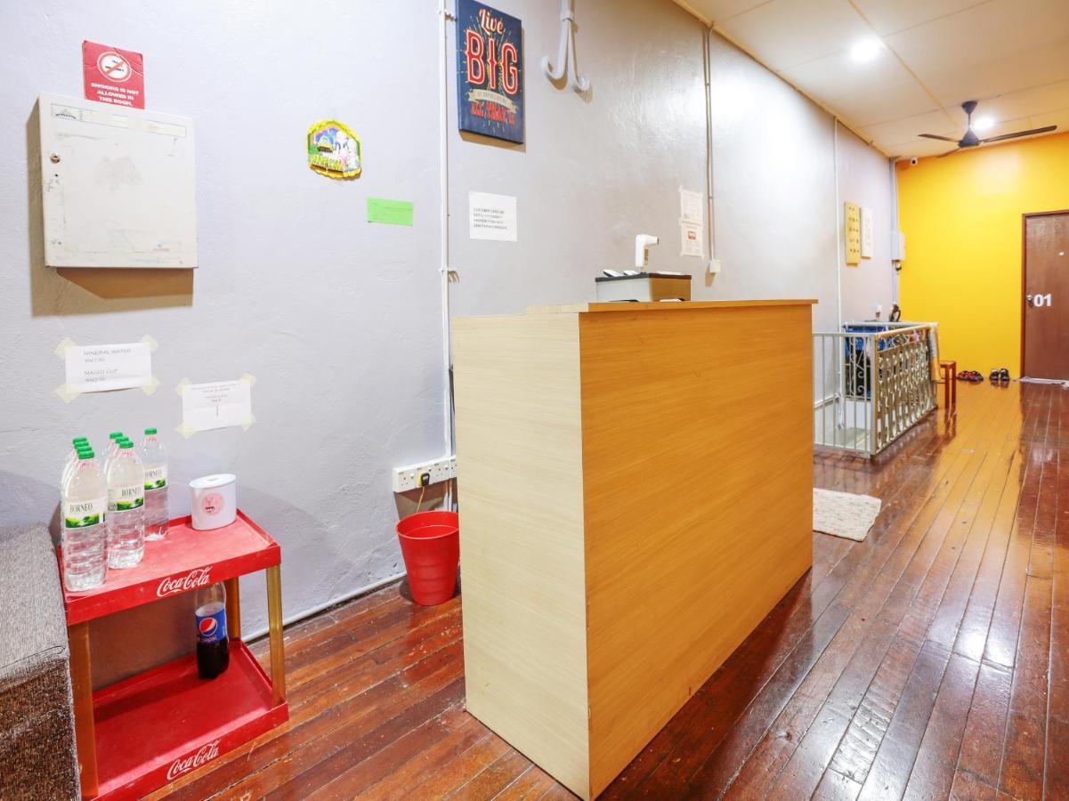 Spot On 90610 Loft Waterfront Hotel Кучинг Екстериор снимка