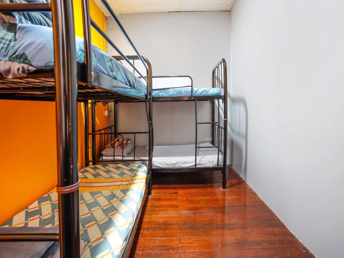Spot On 90610 Loft Waterfront Hotel Кучинг Екстериор снимка