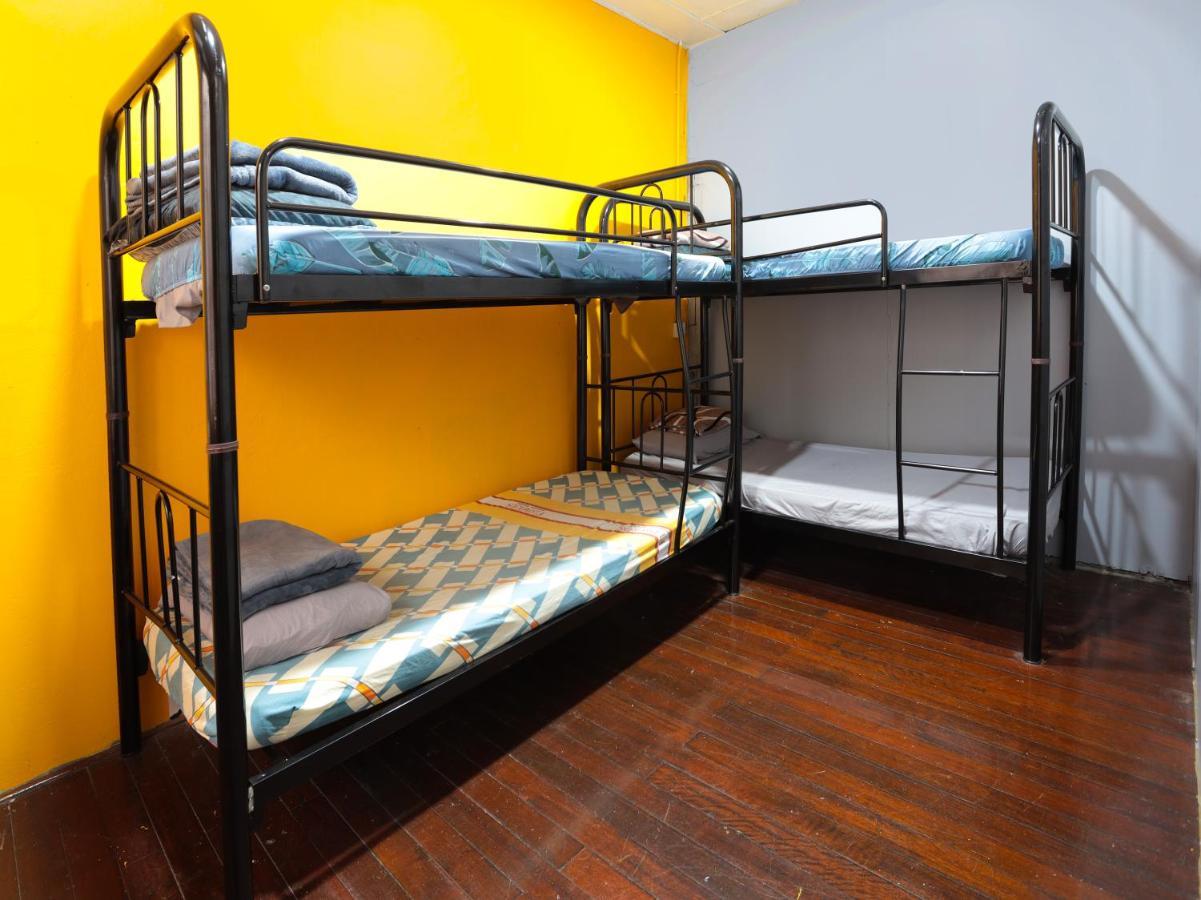 Spot On 90610 Loft Waterfront Hotel Кучинг Екстериор снимка